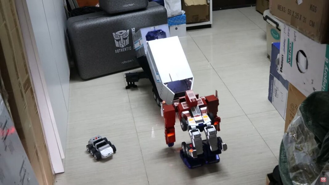 Robosen Transformers Optimus Prime With Auto Transform Trailer In Hand Image  (23 of 23)